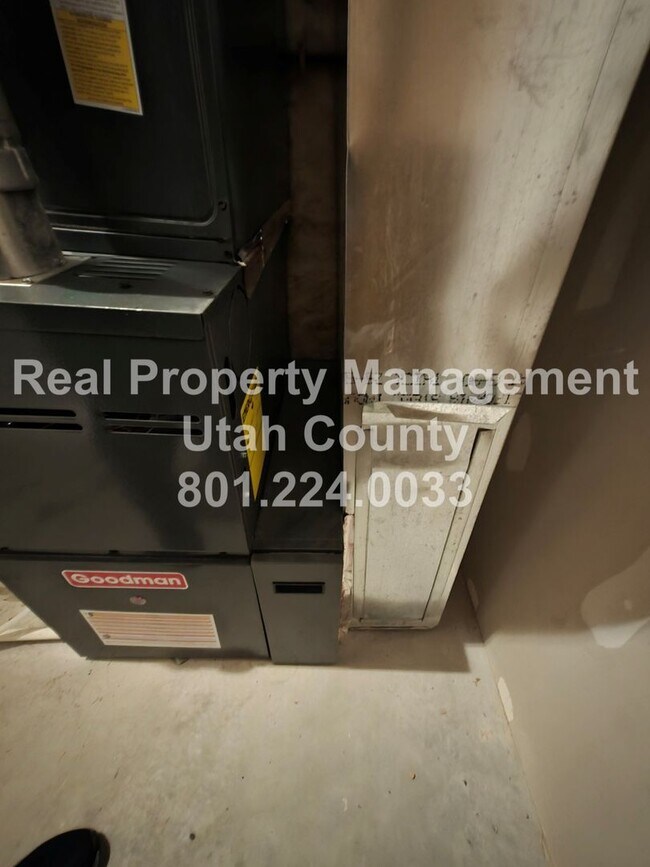 Building Photo - Townhome in Eagle Mountain