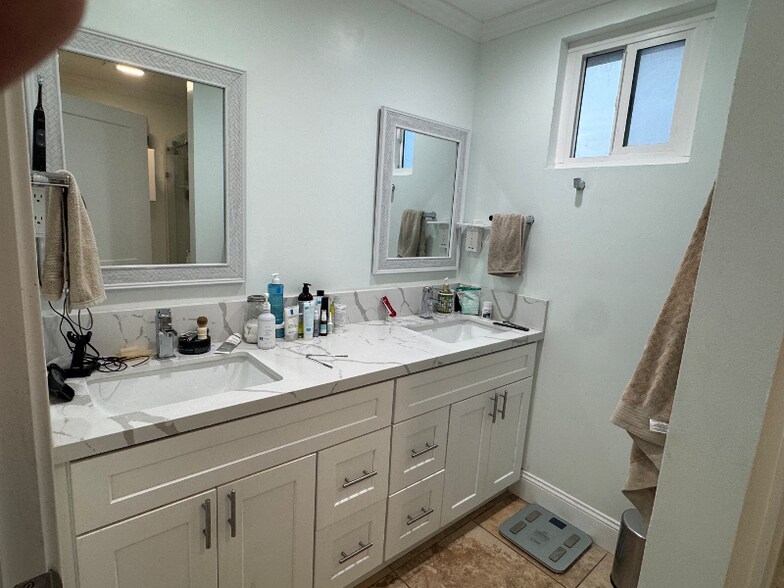 Building Photo - 1042 Garland Dr