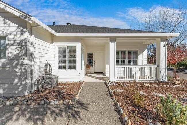 Building Photo - 302 Laurel Ct