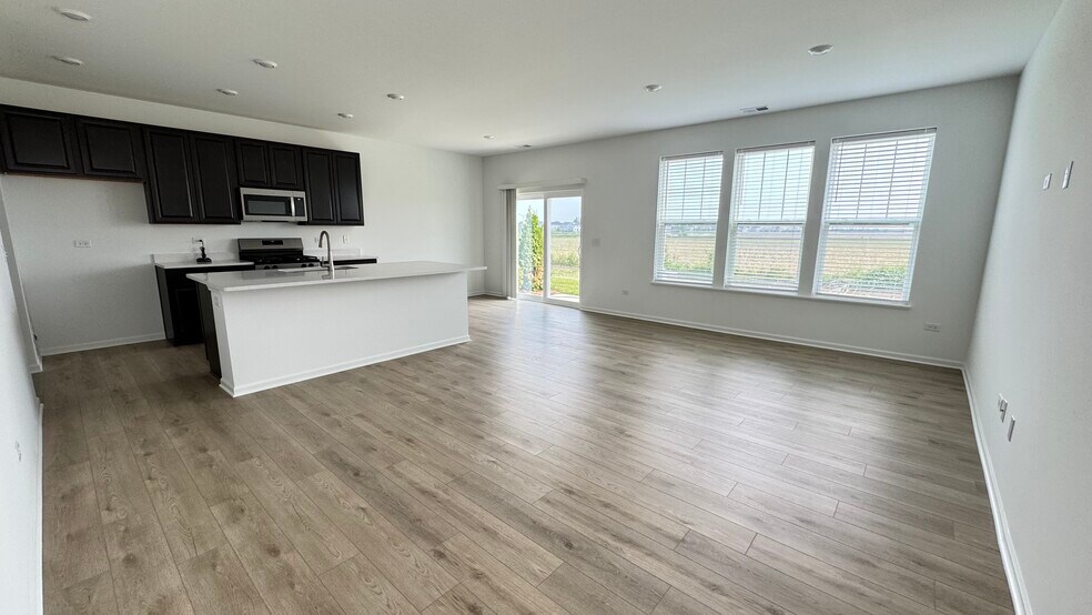 Building Photo - 25631 W Yorkshire Dr