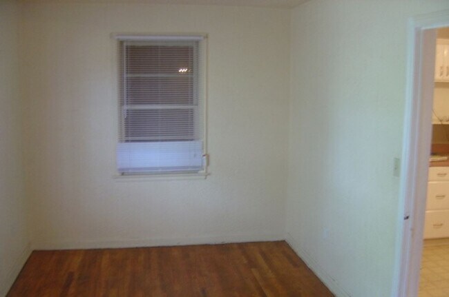 Building Photo - Charming Home in Tranquil Norwood Area