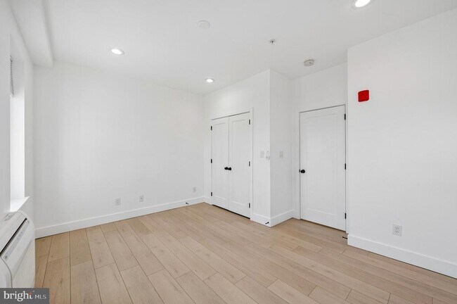 Building Photo - 633 N 64th St