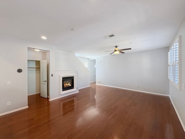 Building Photo - Beautiful 2B/2.5BA located in Santee!