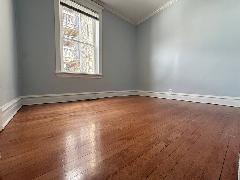 Building Photo - 4538 N Christiana Ave
