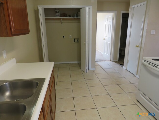 Building Photo - 1602 Benttree Dr