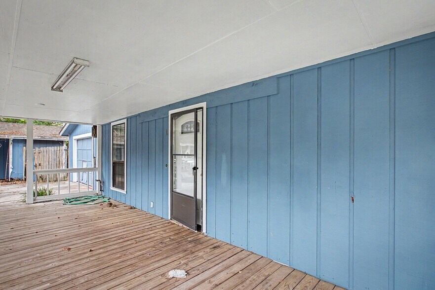 Building Photo - 302 Bernard Rd