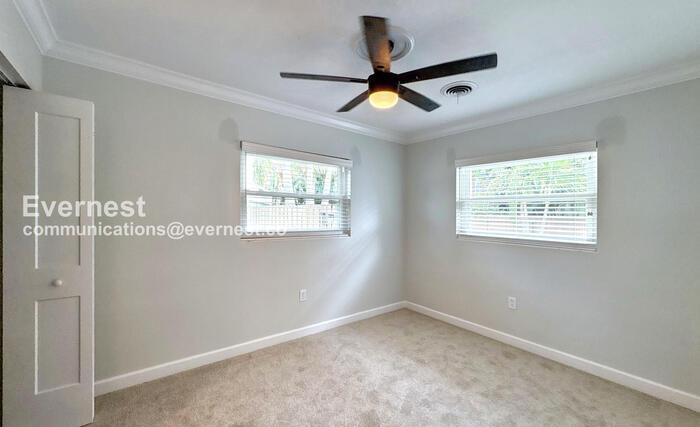 Building Photo - 111 Carlyle Dr