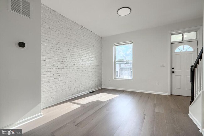 Building Photo - 25 S Hilton St