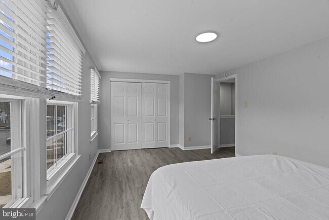 Building Photo - 70 Dorchester Cir