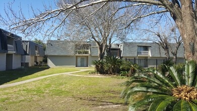 Building Photo - Available Now in Lafayette!