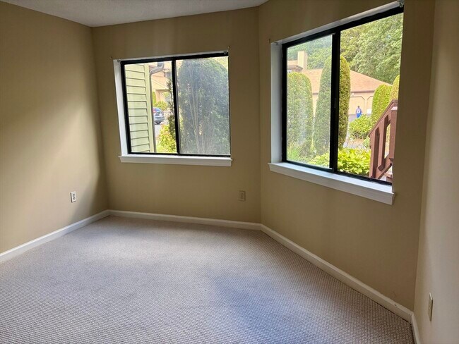 Building Photo - 305 Trailside Way