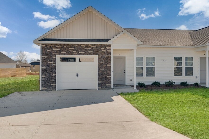 Building Photo - Allen Ridge Townhomes