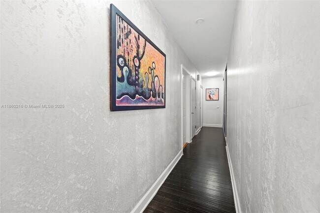 Building Photo - 250 NE 158th St