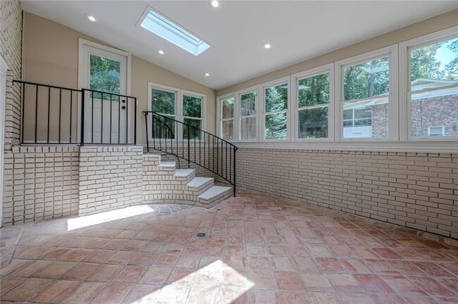 Building Photo - 2151 Zelda Dr NE