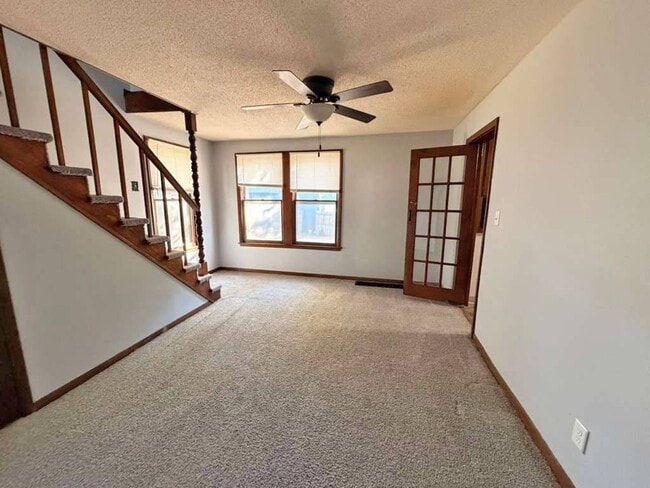 Building Photo - 2130 S Riverside Dr