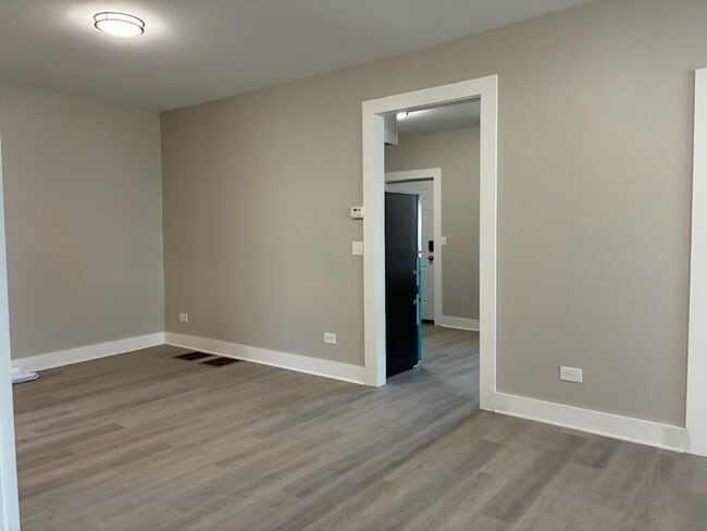 Building Photo - 1542 Victoria Ave