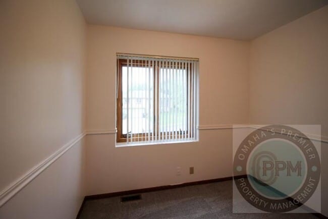 Building Photo - Spacious 3 Bedroom / 3 Bathroom Home!