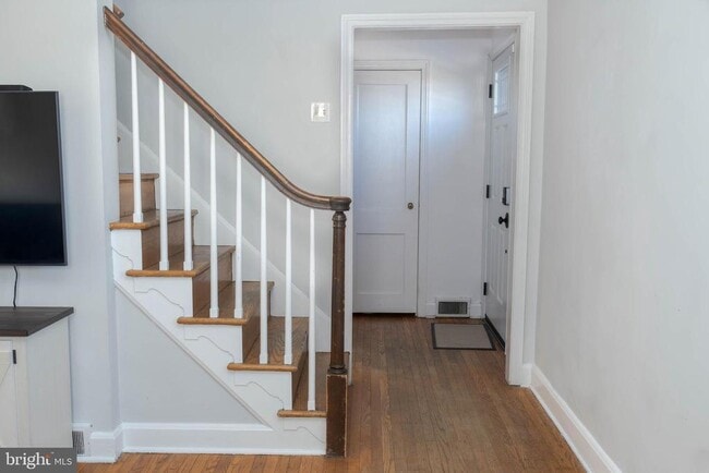 Building Photo - 209 Elm Ave