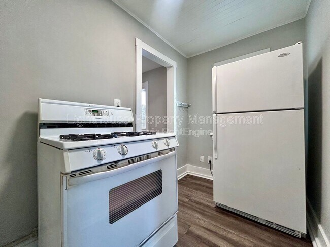 Building Photo - 1000 Cass Ave SE