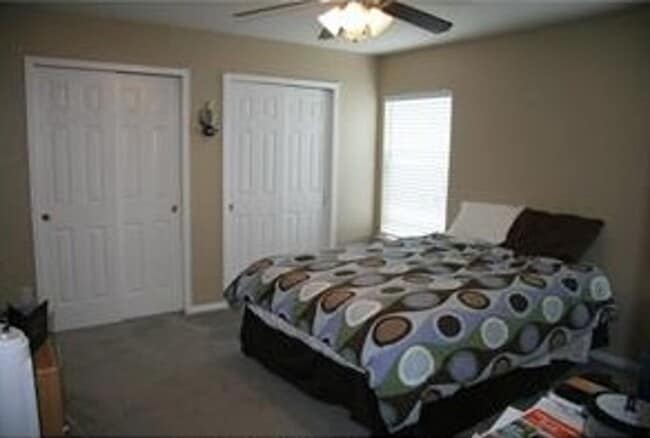 Building Photo - Lovely Gleneagle Charmer!