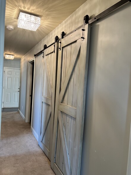 Building Photo - 253 Village Springs Dr