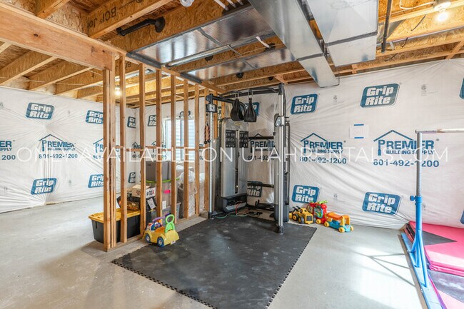 Building Photo - 2599 S 920 E