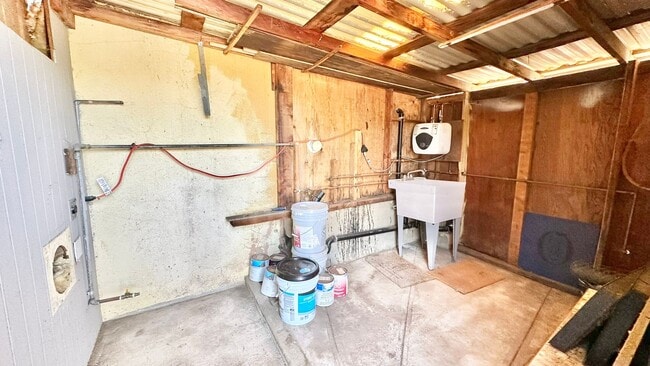 Building Photo - Upgraded & Remodeled Unit in Fallbrook!  H...