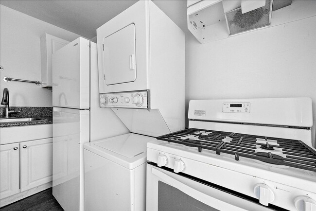 Building Photo - 378 1/2 Columbia Ave