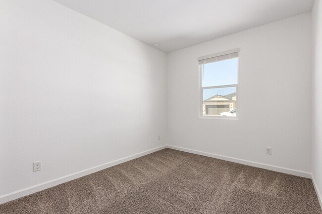 Building Photo - Brand New - Never Lived In 4 Bedroom / 2 B...