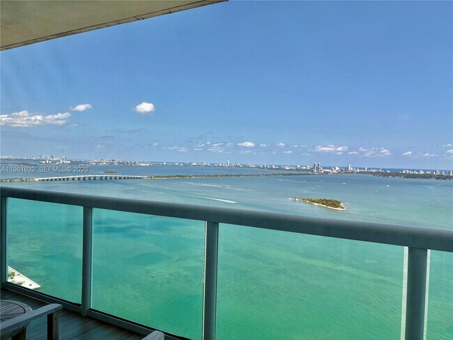 Building Photo - 1800 N Bayshore Dr