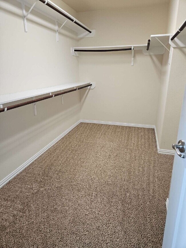 Building Photo - Spacious 4-Bed Home in Friendly Katy Cul-d...