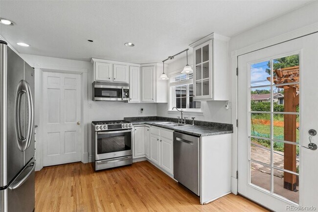 Building Photo - 2912 Drakestone Dr