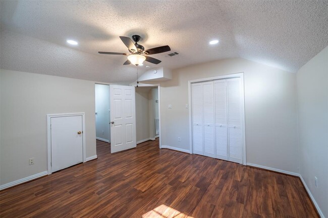 Building Photo - 9223 Marlive Ln
