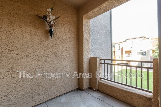 Building Photo - 2401 E Rio Salado Pkwy