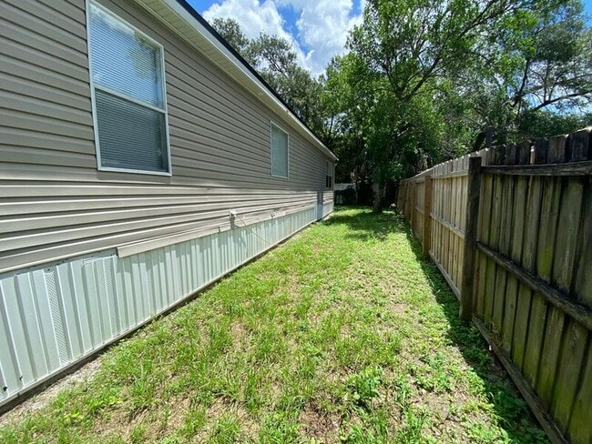 Building Photo - 1504 Carlisle Dr