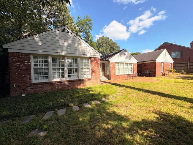 Building Photo - 289 Woodmont Dr