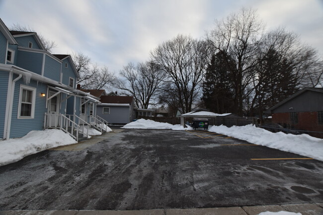 Building Photo - 457 Talma St