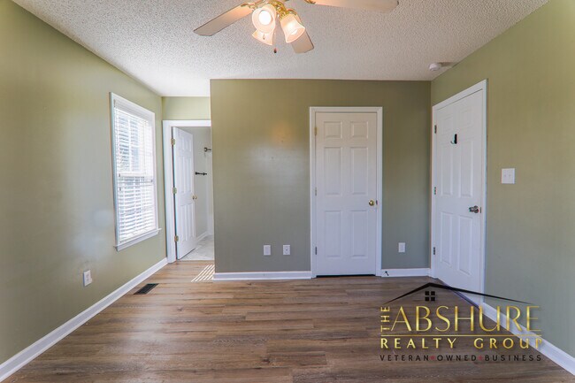 Building Photo - 7604 Lilly Pond Ln