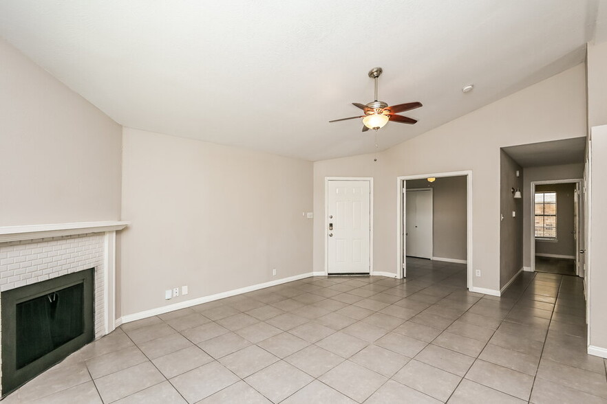 Building Photo - 2811 Galemeadow Dr