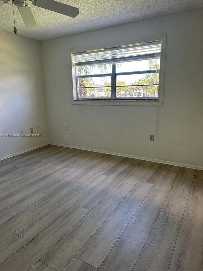 Building Photo - 160 Turtle Lake Ct