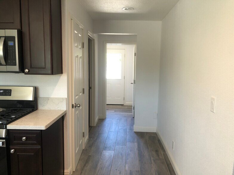 Building Photo - 648 Jefferson Ave