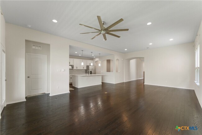Building Photo - 942 Blue Violet
