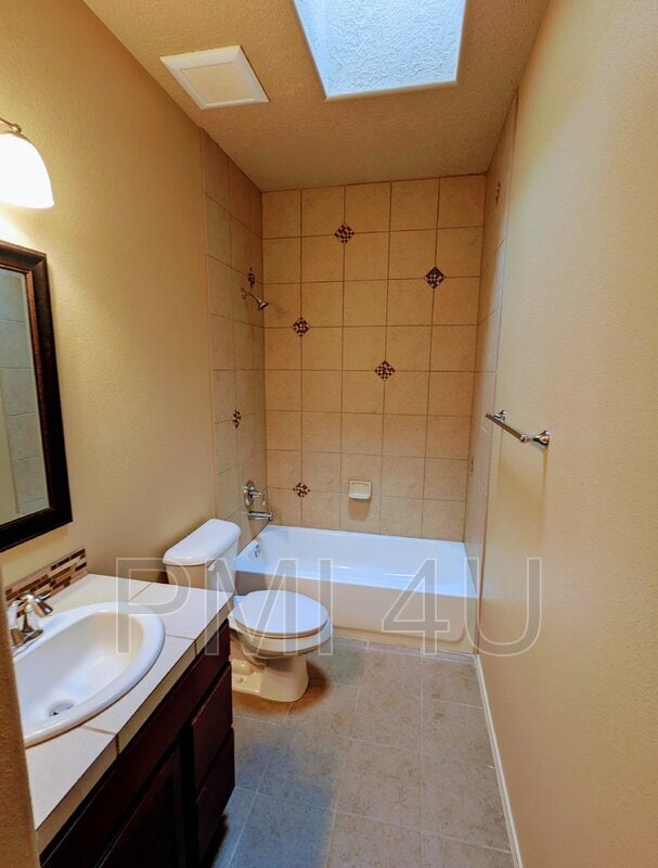 Building Photo - 2317 Garden Rd NE