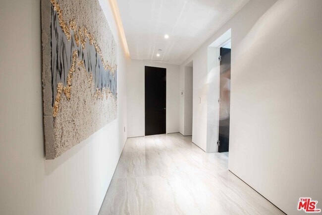 Building Photo - 2210 Bowmont Dr