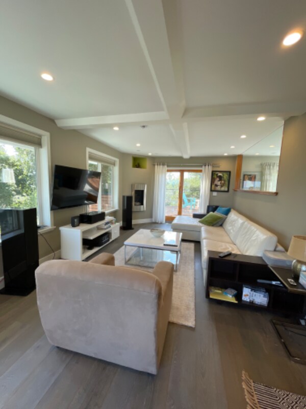 Building Photo - 201 Vía La Paz