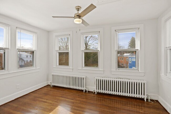 Building Photo - Stunning 3BR/2.5BA Home in Brookland – Available Now!