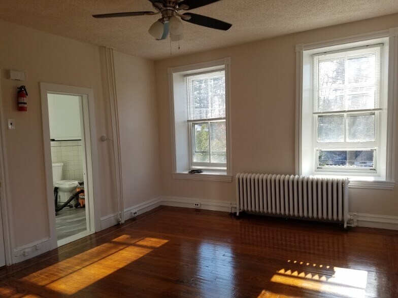 Building Photo - 15 E Mermaid Ln