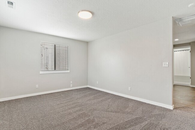 Building Photo - 429 W 5000 S