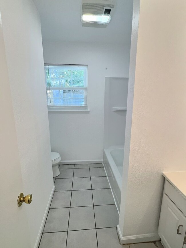 Building Photo - Charming 3-Bedroom, 2-Bathroom Home in Oce...