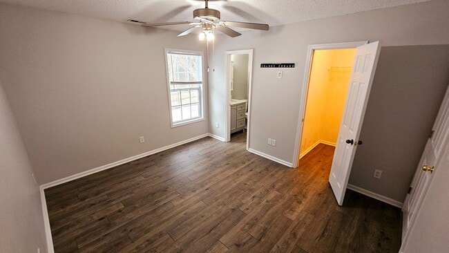 Building Photo - 4 BR 2 BA Southwest